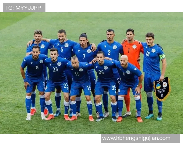 穿5号足球衣的中场球星展现绝佳控场能力与战术智慧